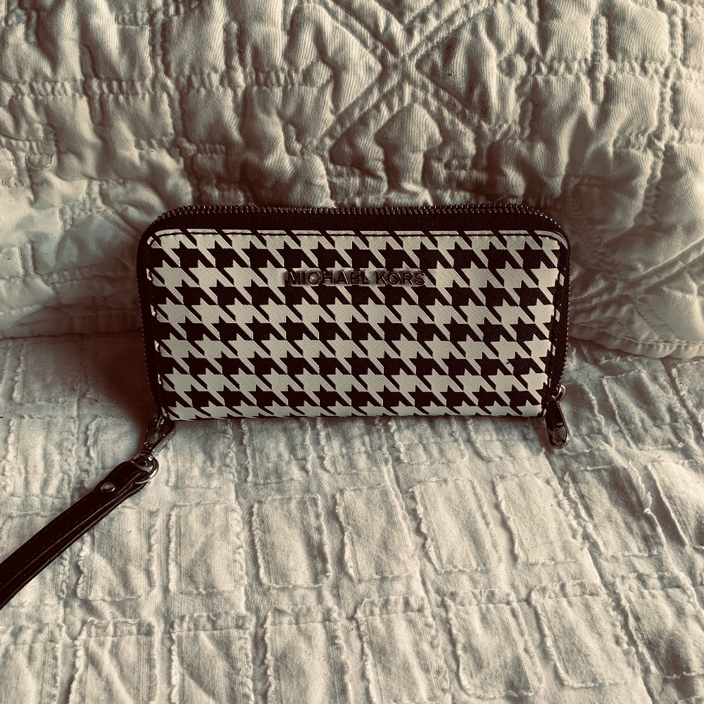 MK Zipper Wallet